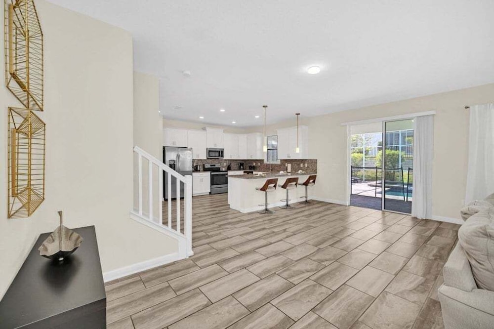 Luxury Pool/spa Home With Lots Of Sunshine! 6 Bedroom Villa