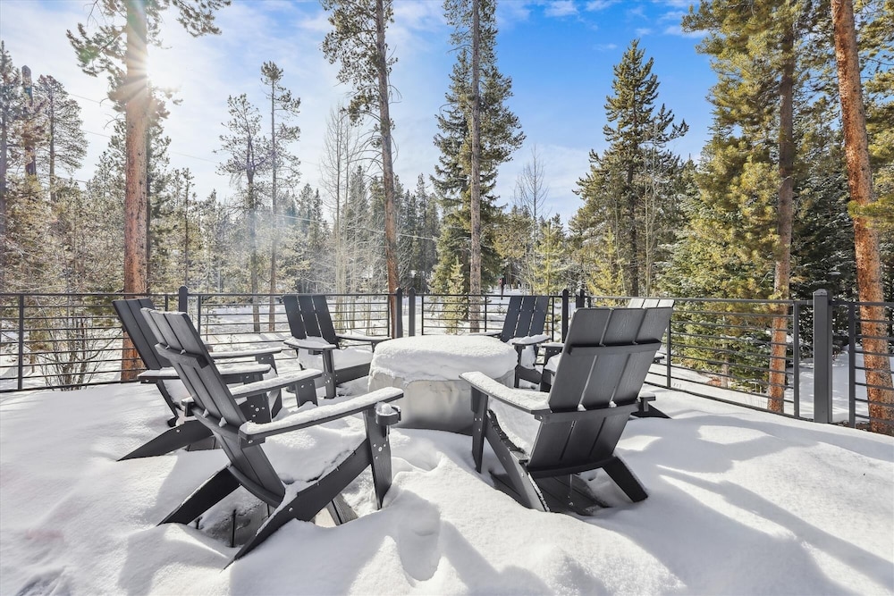 American Way Chalet 5 Bedroom Home