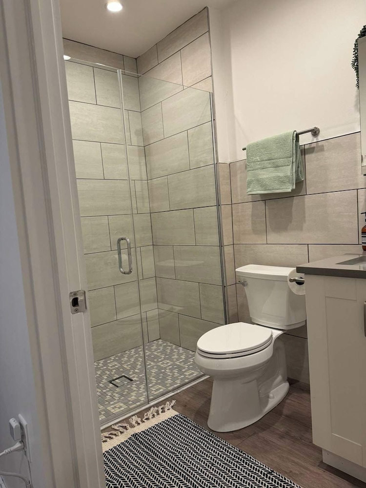 Jungle House Downtown Columbus – Modern Boutique Suites