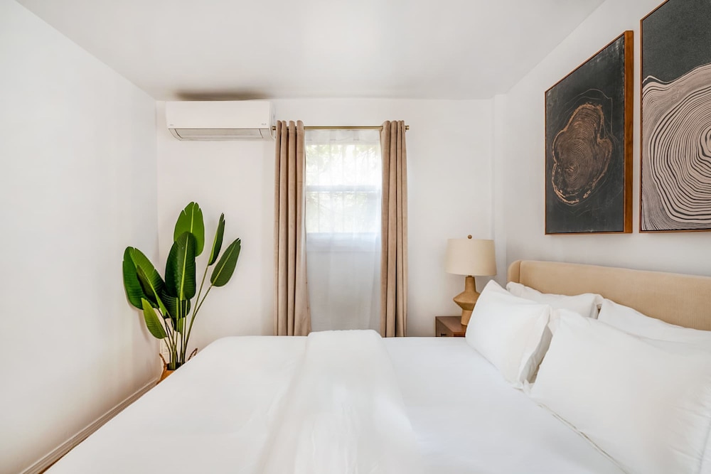 26-1c Gramercy Large 1BR WD