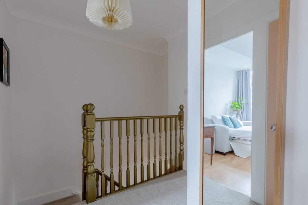 Scandi-style 2BD Maisonette W/garden Brick Lane!