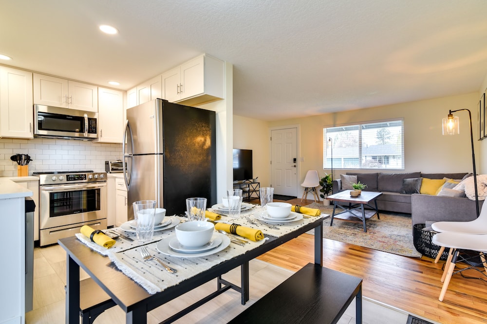 Pet-friendly Oregon Vacation Rental With Patio! view 4