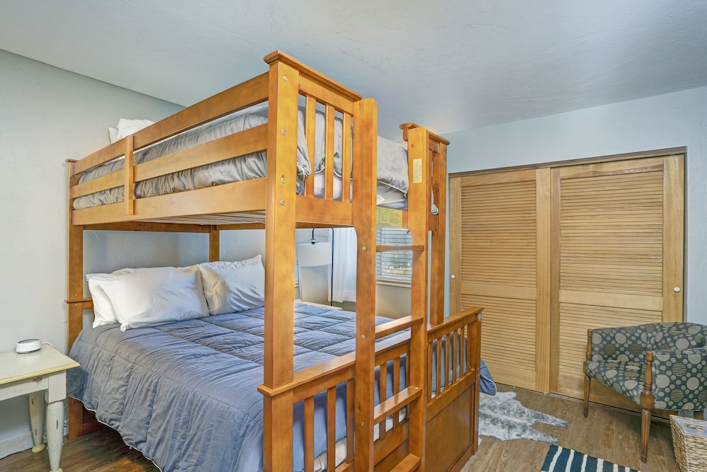 Ridgecrest 202 2 Bedroom Condo by RedAwning view 4
