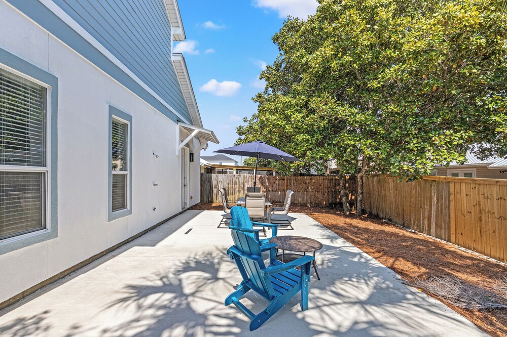 Beach House Spacious 4BR Retreat With Gulf Views & Observation Deck!