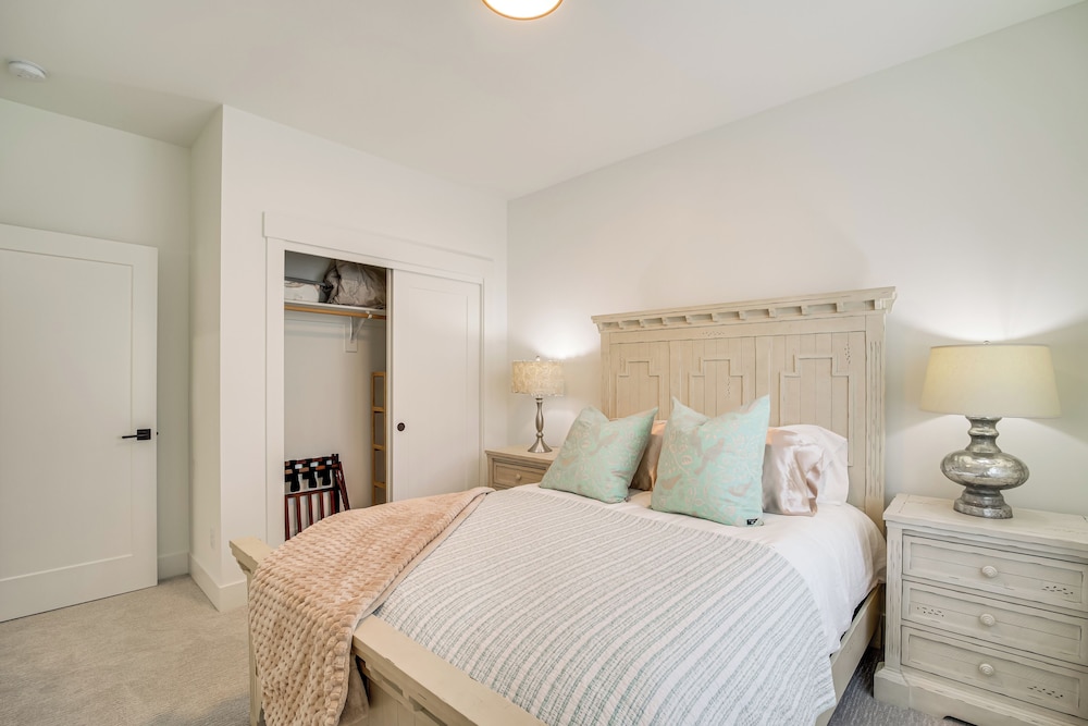 Eagle Point Golf Retreat: Pool Access + Patio!