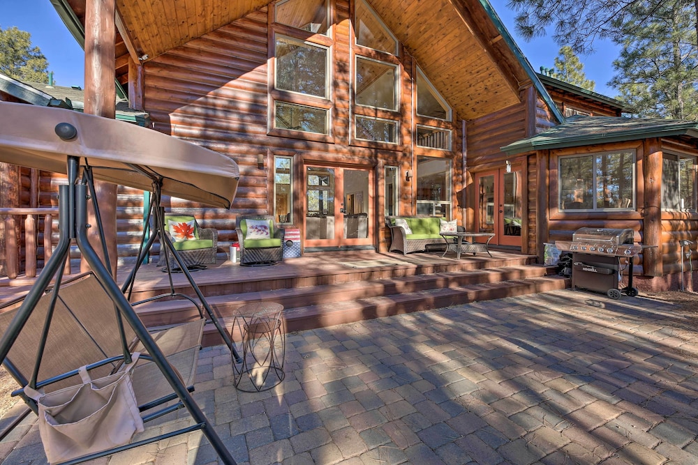 Family-friendly Show Low Cabin w/ Deck & Game Room view 2