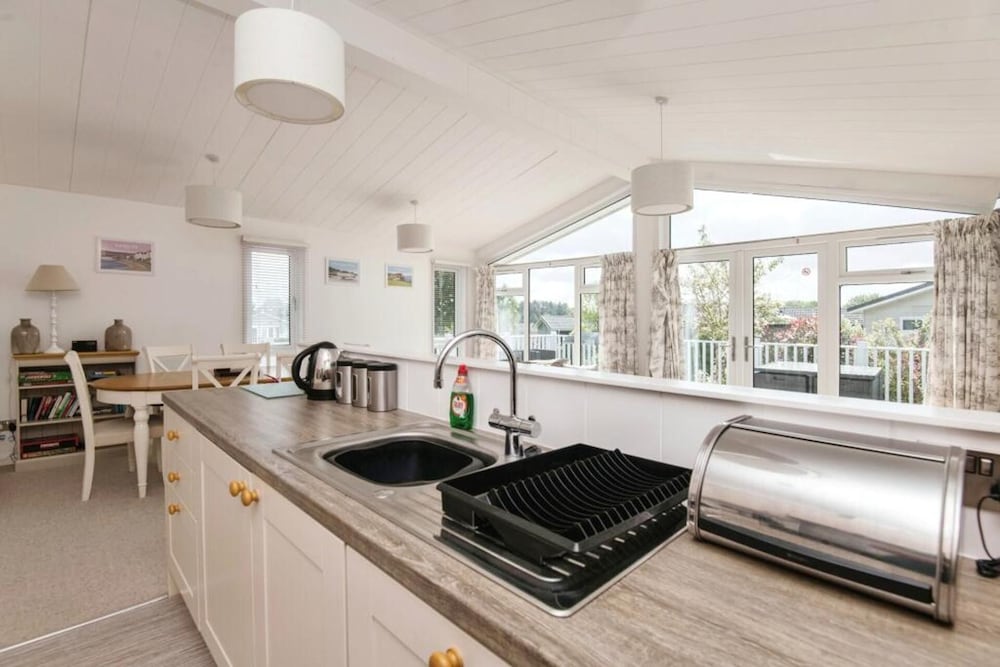 Lodge Sleeps 6 With Private Hot Tub view 4
