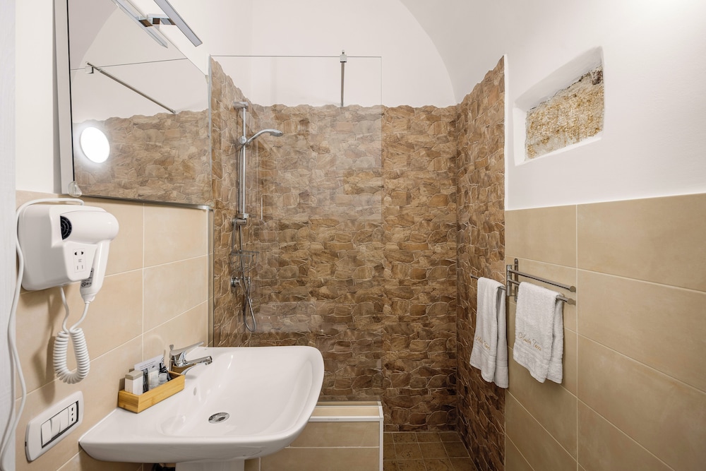 Madre Terra Airport Rooms and Suites photo 4