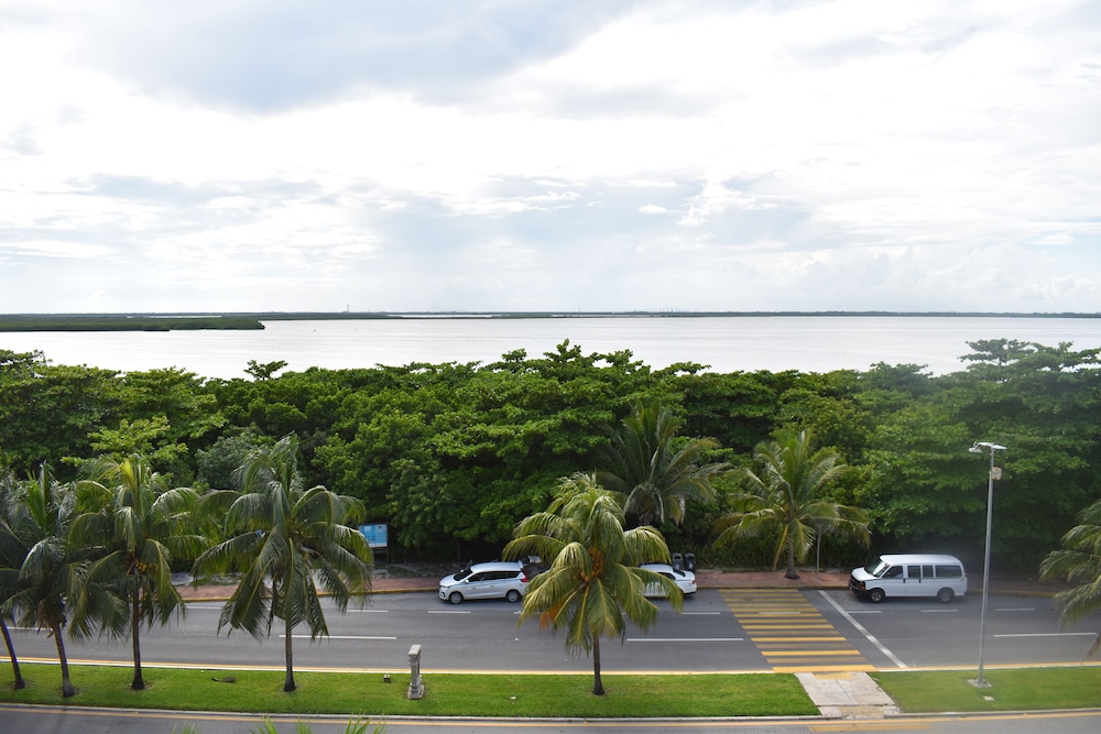 Brisas Beachfront Studios In Hotel Zone