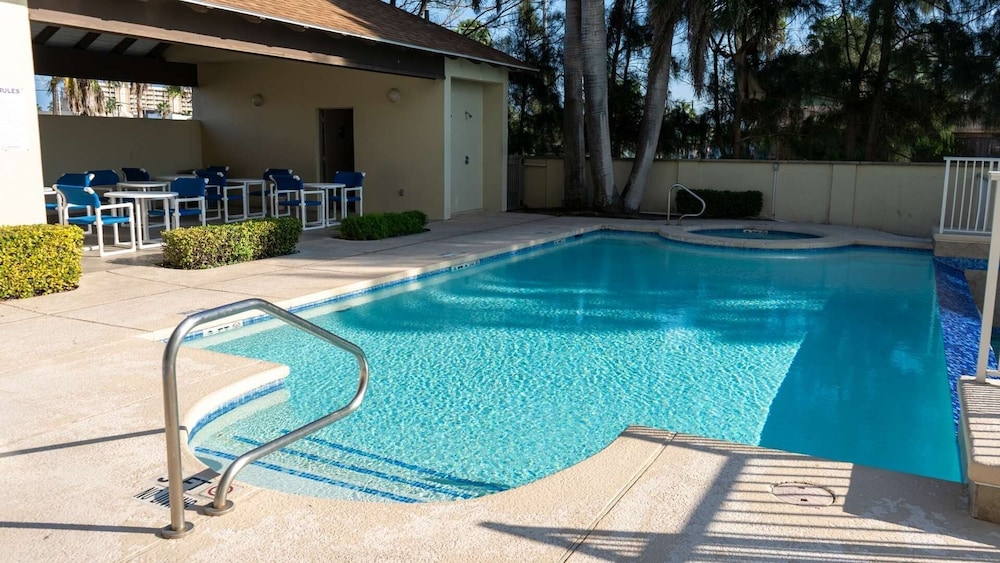 Channel Views Private Boat Slip Pool & Patio 3 Bedroom Apts