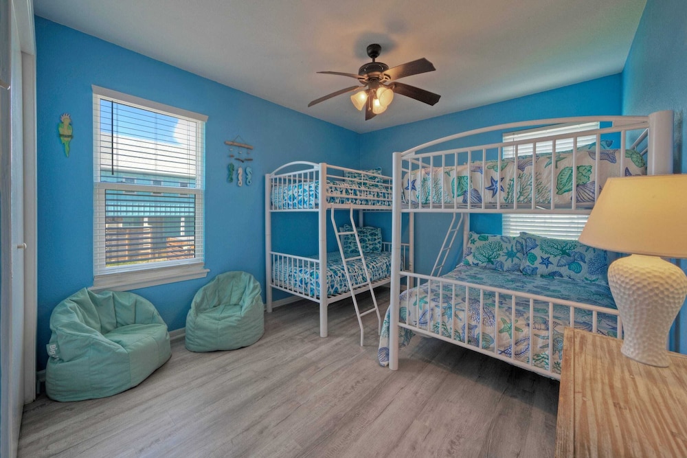 Coastal Retreat w/ Pool, BBQ & Sunset Views Beers and Sunshine by Avantstay