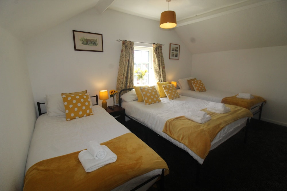 Rotherham Vacations - High Street House - Property Image 1