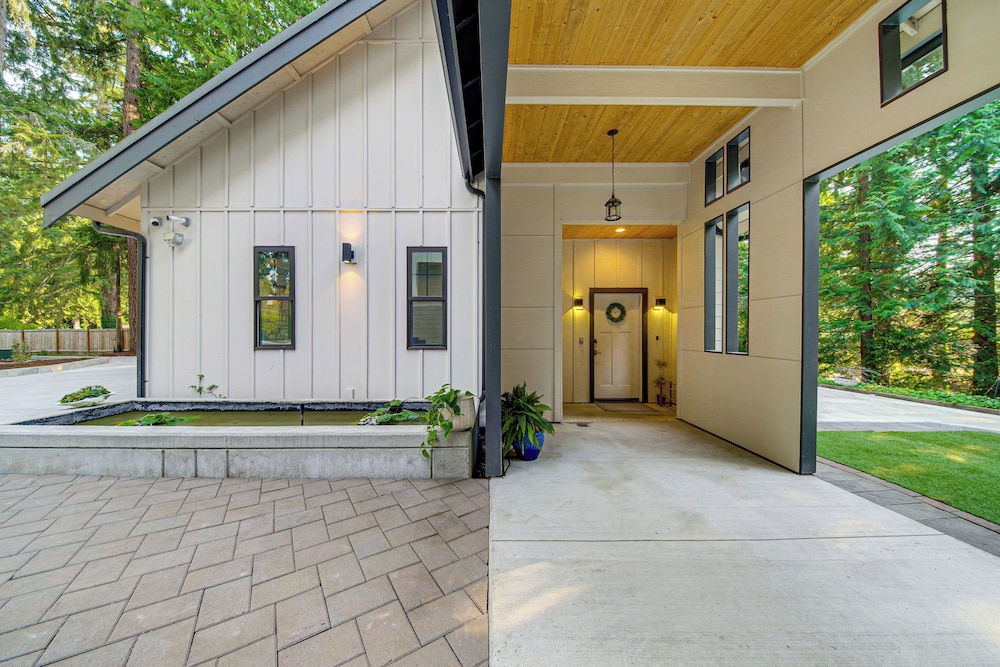 Wfh-friendly Gem w/ Creek: 4 Mi to Sammamish Trail