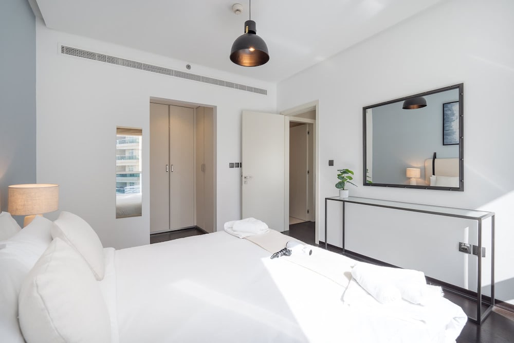 Cozy 1-bedroom Apartment at West Avenue Tower Near Marina Beach