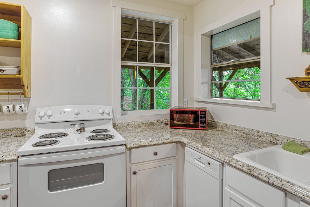 Overland Park Condo, Close to Lakes Parks! - Property Image 21