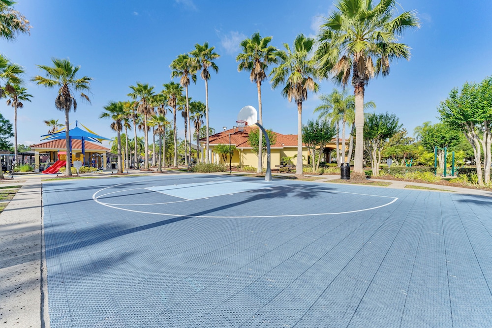 10 Mi to Disney Parks: Resort Retreat w/ Patio
