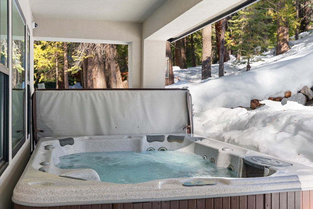 Luxury Retreat Home w Hot Tub - Property Image 57