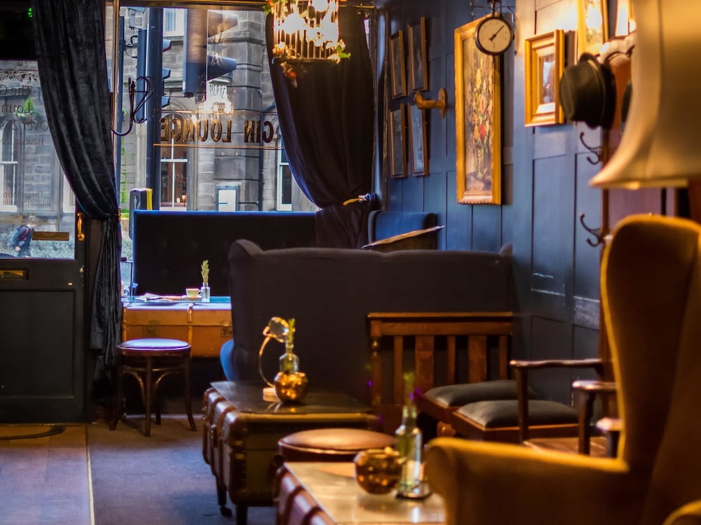 Gin Lounge Rooms