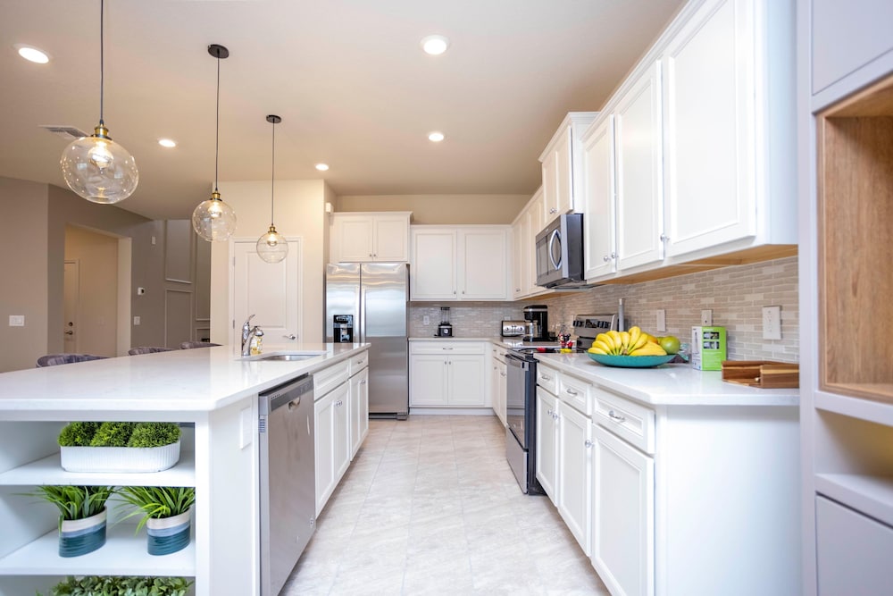 2330 LC - Luxurious 8BR Townhome Getaway view 4