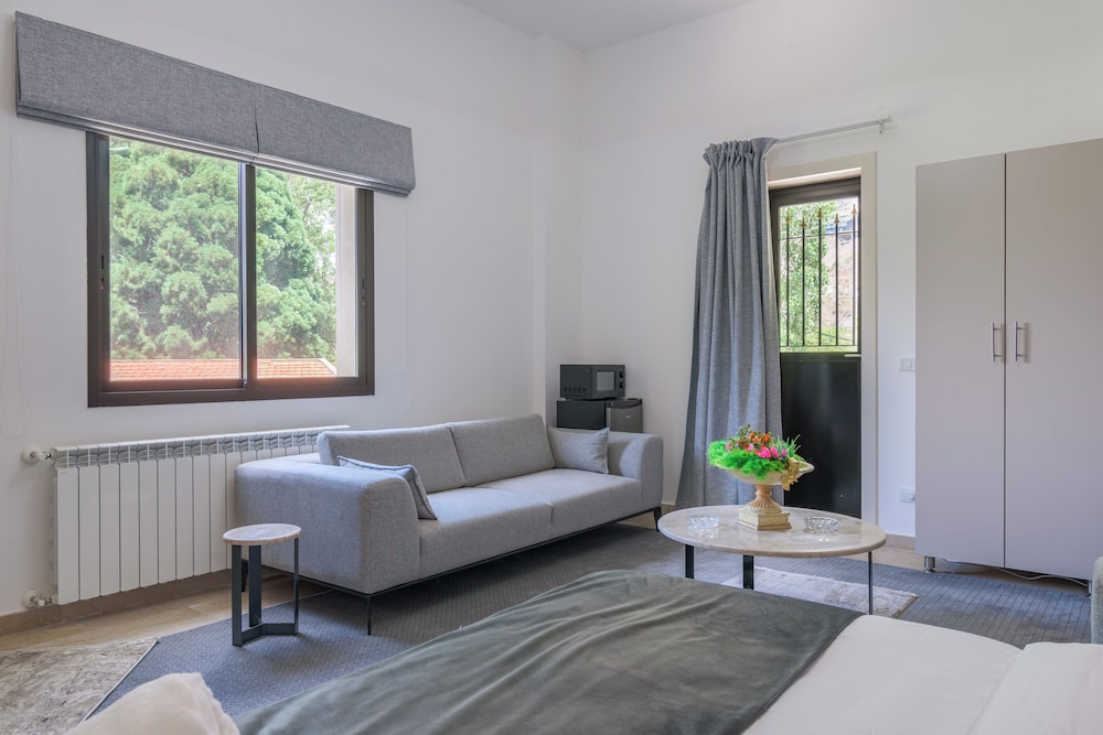 Pearl of Faqra Studios & Apartments