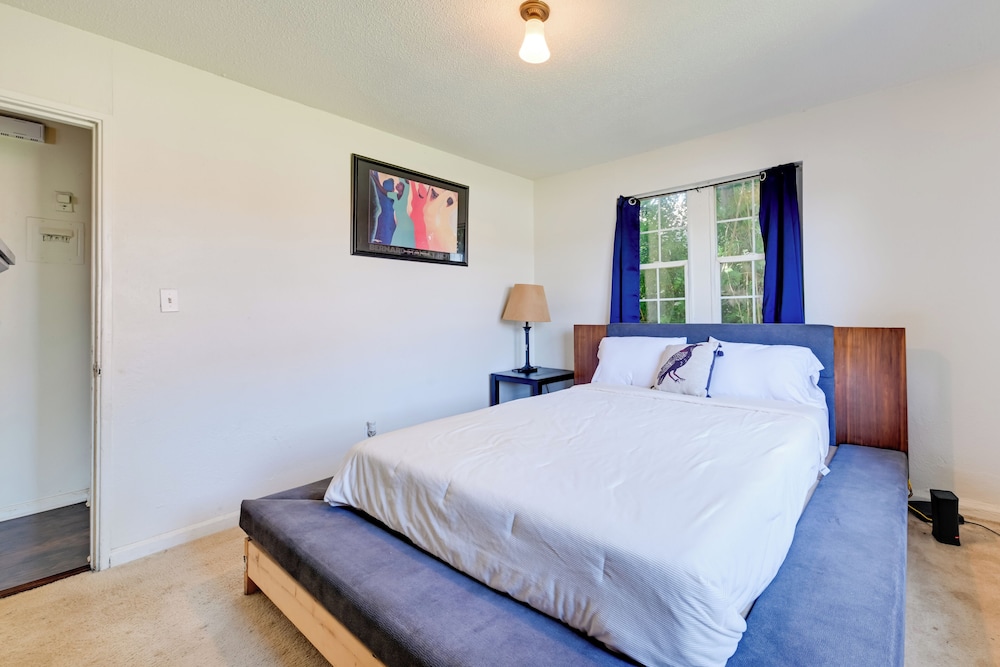 2 Mi to Center City: Charlotte North End Home