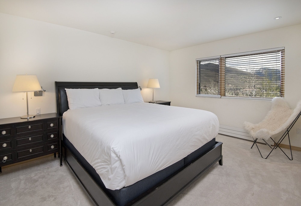 Eiger 9 3 Bedroom Condo by RedAwning view 3