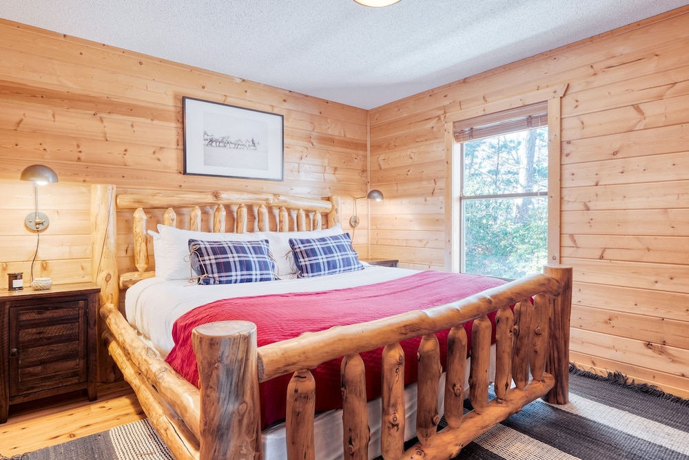 Fontana by Avantstay Gorgeous Mountain Cabin w Views Hot Tub Game Room