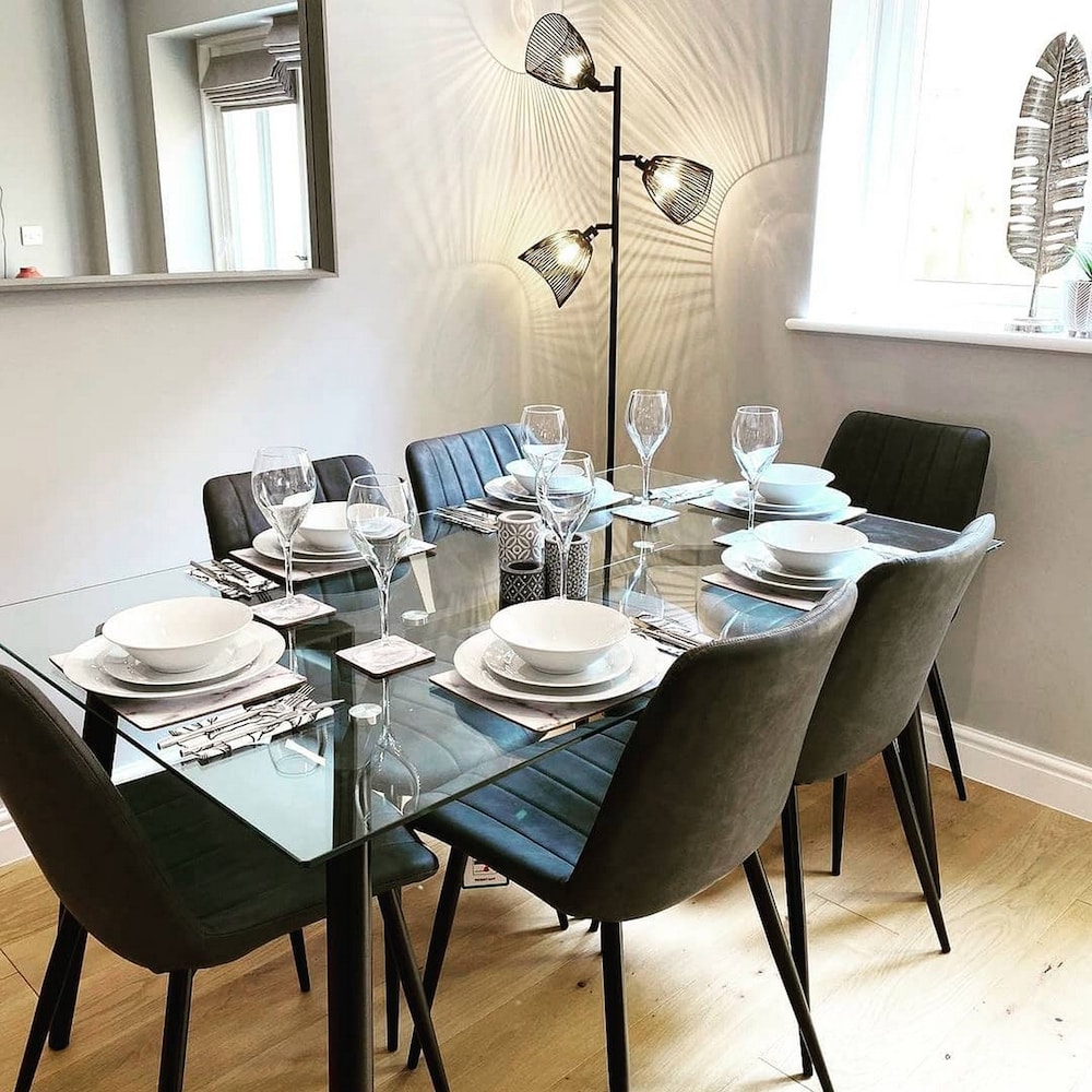 Elegant Ludlow Haven: 4Bed Ultimate Tranquility