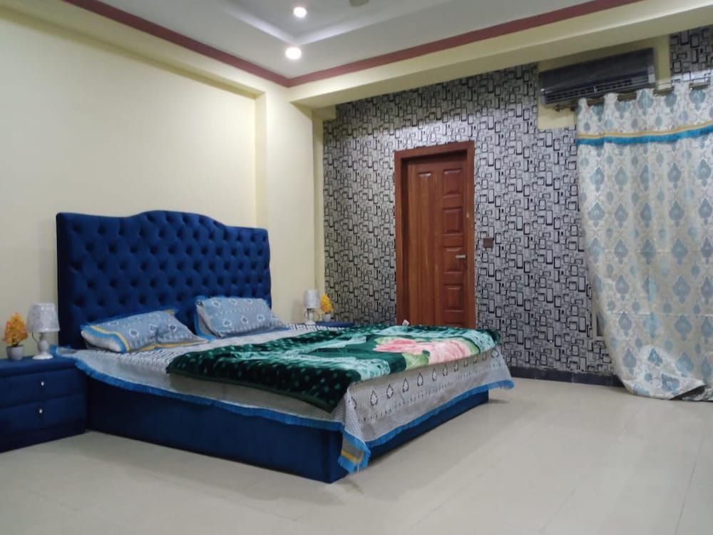 Lovely 2-bed Apartment in Rawalpindi view 4