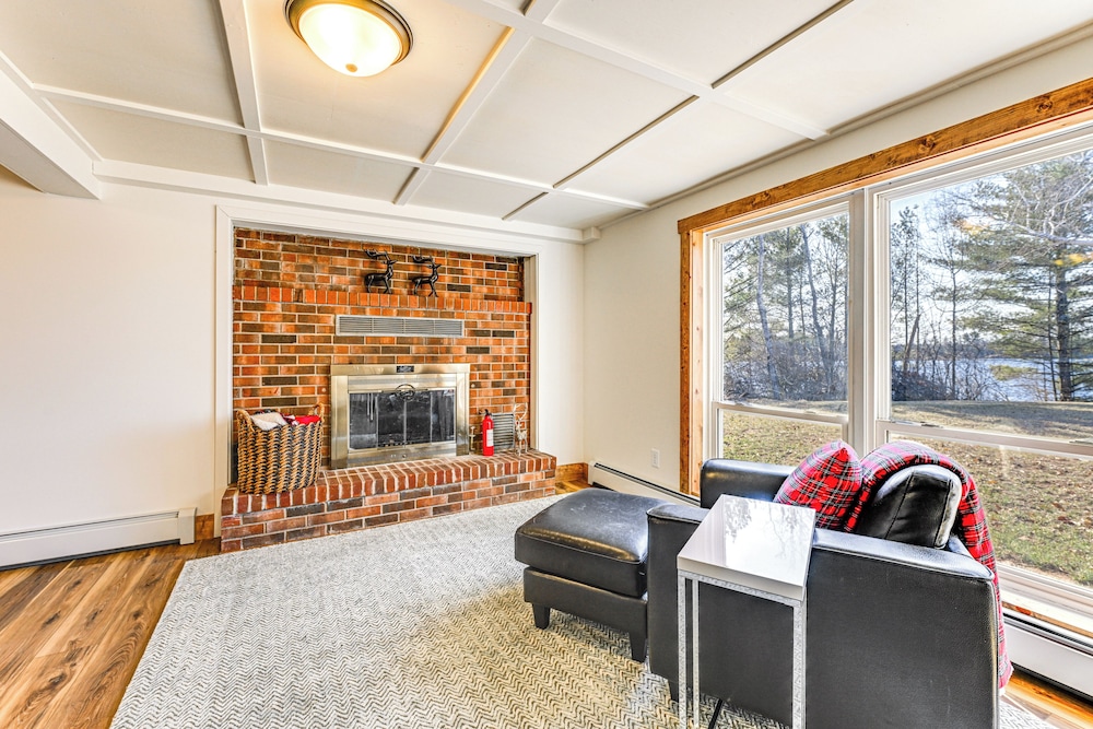 Family-friendly Lakefront Retreat in Tomahawk!