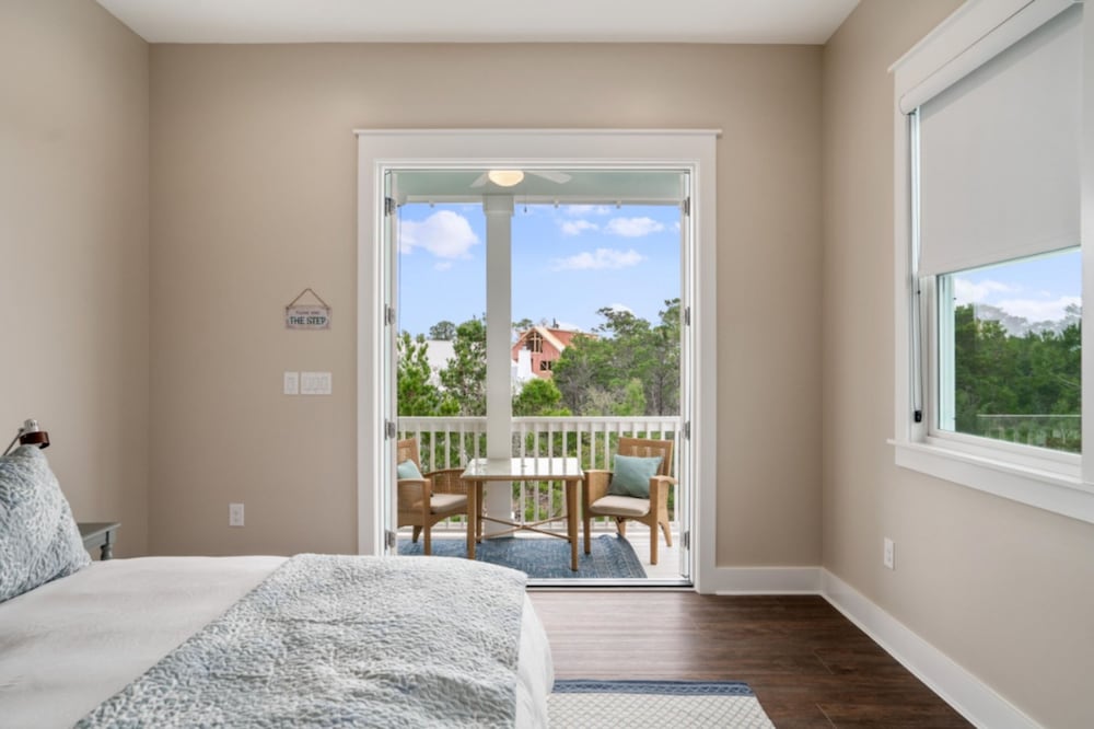 Aquamarine! Sleeps 12! Close to Community Pool! Private Beach Access!