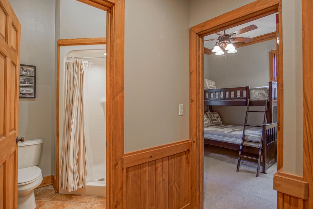 Shays Landing #6: 4 Bedrooms, 4.5 Bath: Pvt Hot Tub, Slope Side
