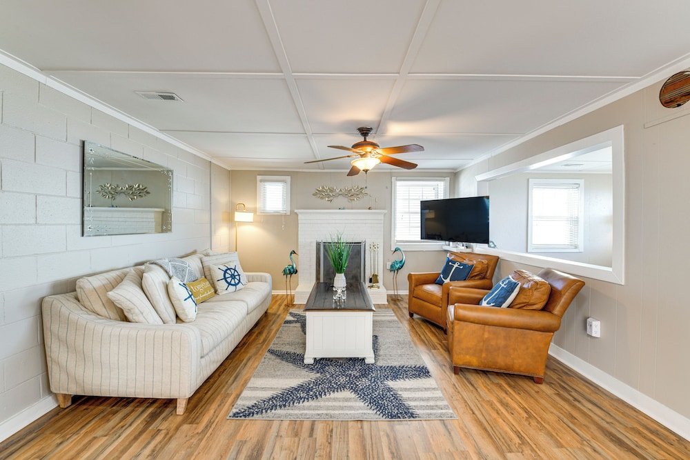 Patio & Yard: Potomac River Retreat in Hague