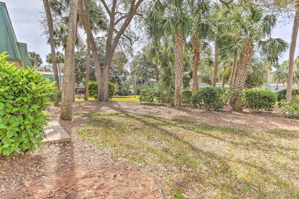 Close to Beach & Coligny Plaza: Hilton Head Condo! view 4