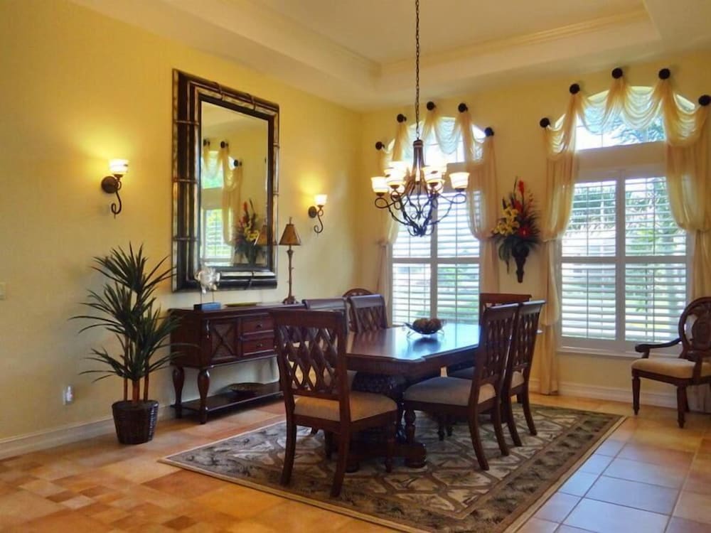 SNOW190 4 Bedroom Holiday Home by Marco Naples Vacation Homes