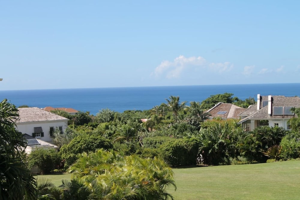 Sugar Hill - Frangipani by Blue Sky Luxury