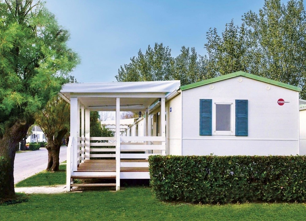 Isamar Holiday Village