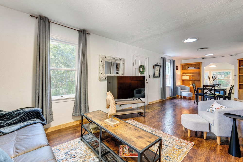 Wine Country Cottage in Historic Fiddletown!