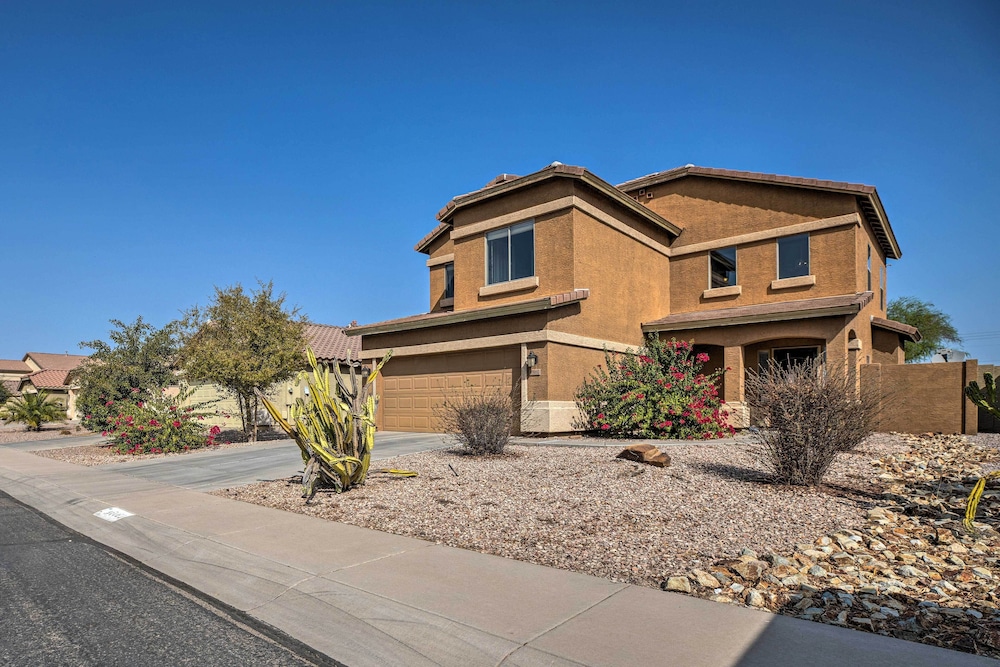 Maricopa Home w/ Outdoor Seating, 2 Mi to Golf!, photo 2