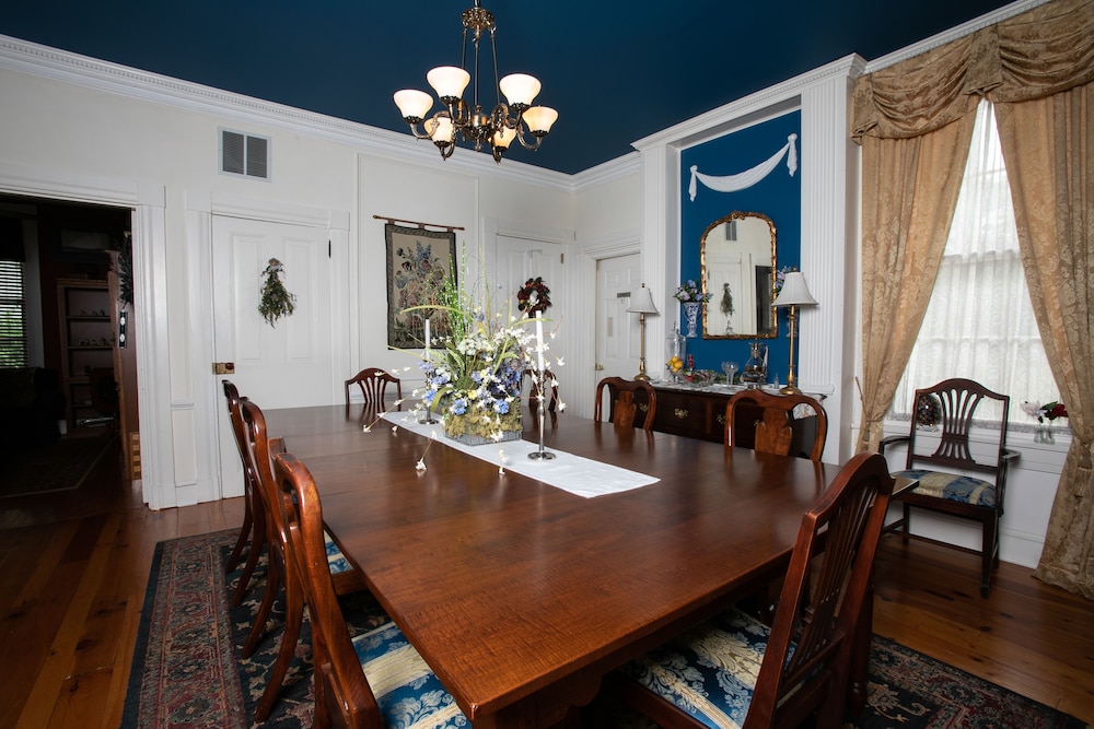 E J Bowman House Bed & Breakfast