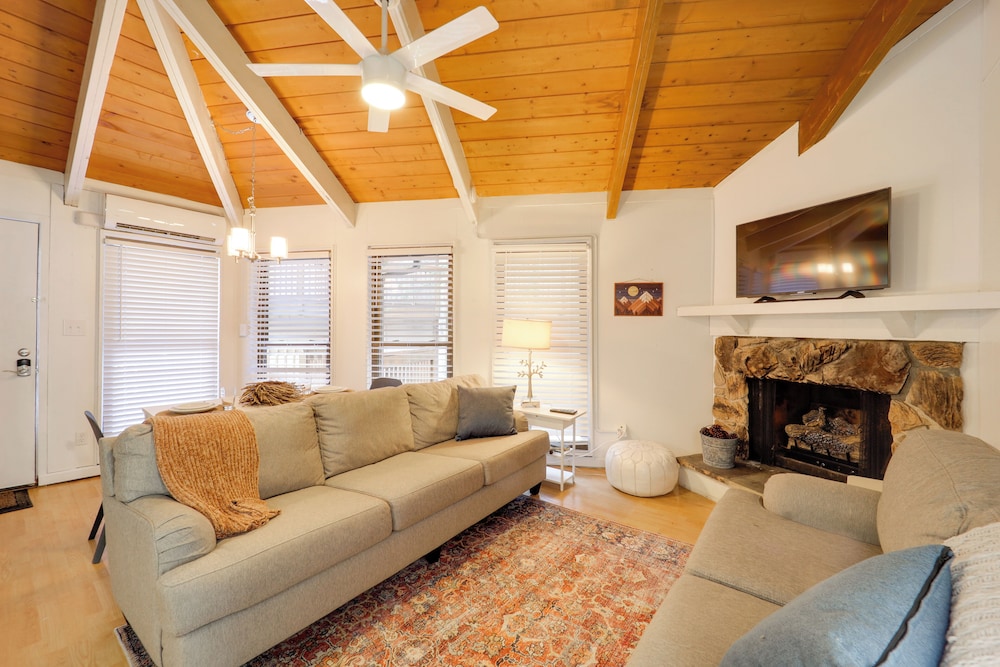 < 1 Mi to Beech Mountain Resort: Comfy Condo