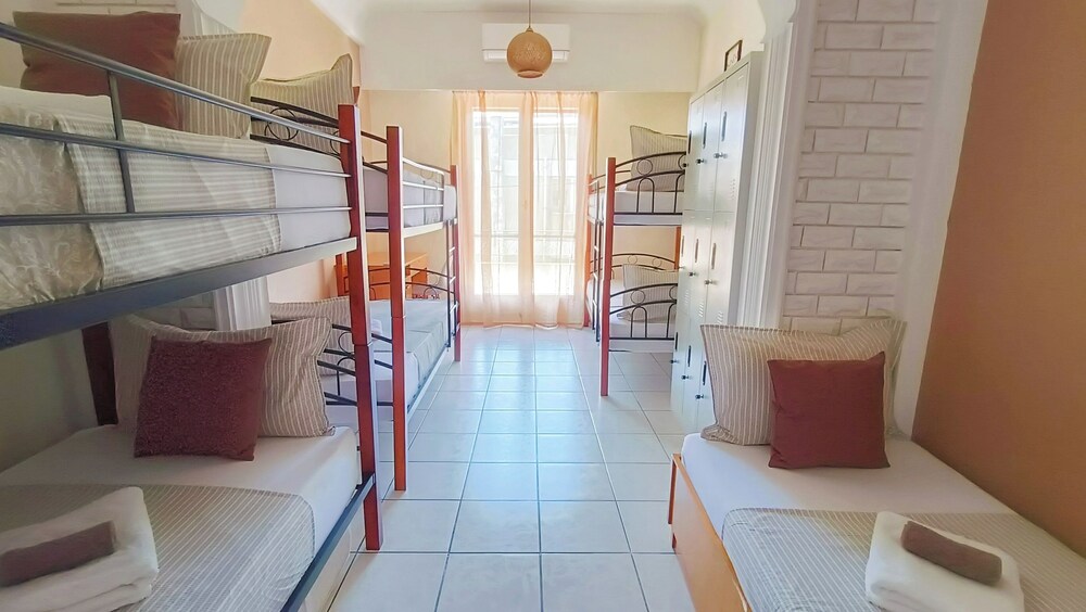 4-bedroom Athens Smart Stay - Base Rate - Extra Customisable