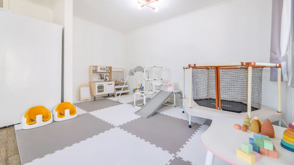 Ganghwa Hi Mom Kids Spa Pension Yellow