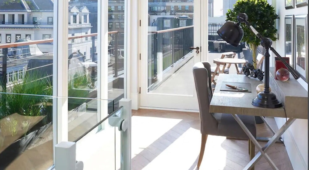 balcony