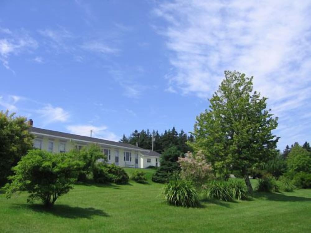 Joyce's Motel & Cottages