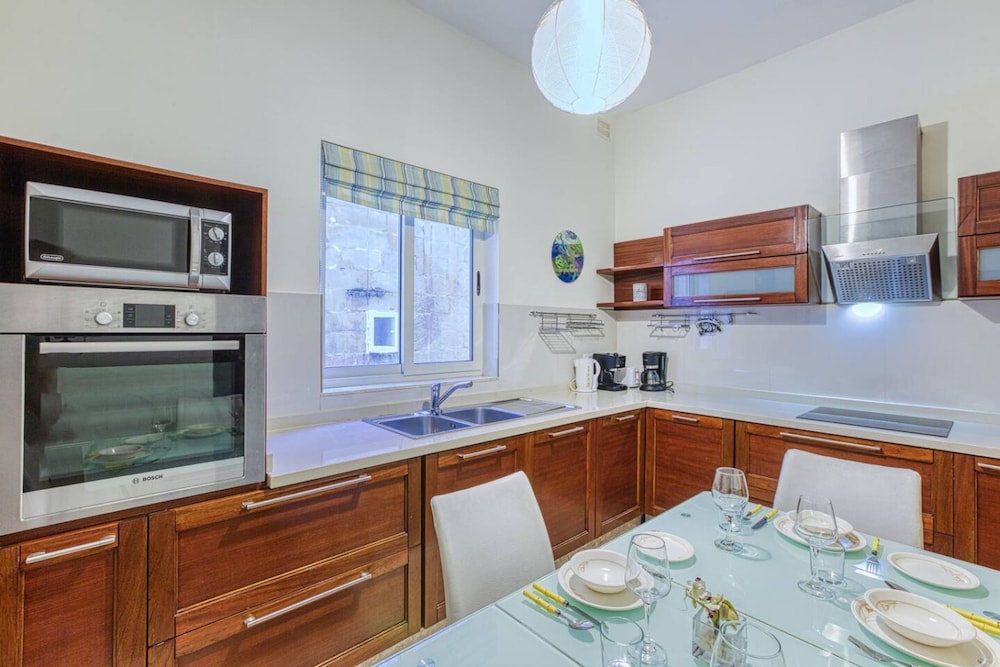 St James the Traditional 4-bed Townhouse Terrace