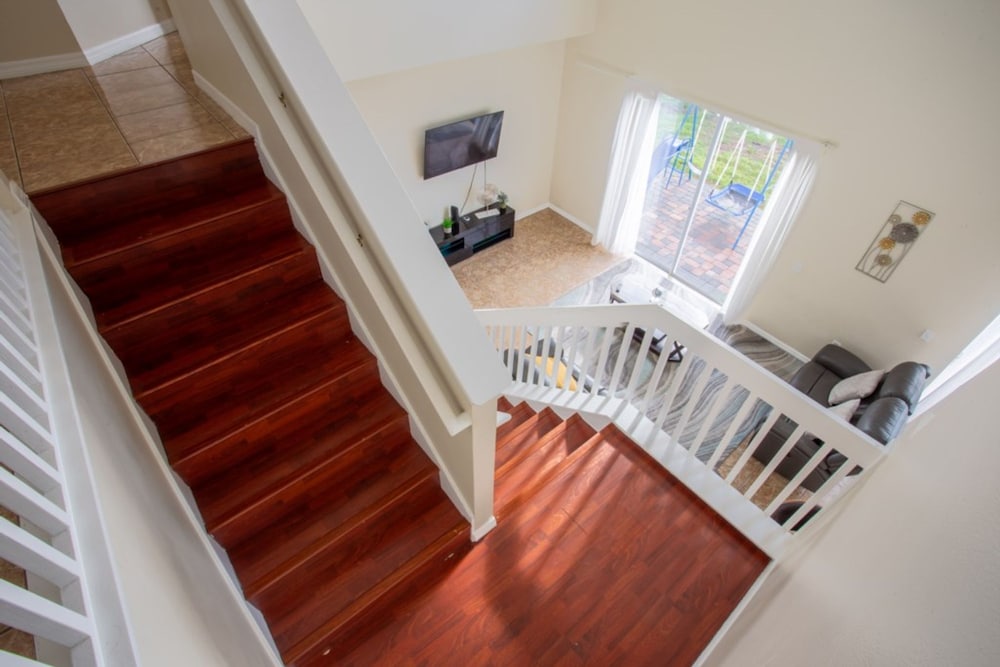 Cheerful 5 bed - 4 Bath Spacious Home