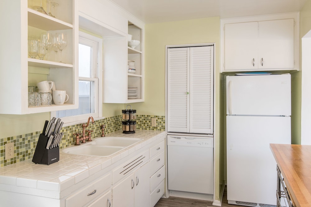 Ventura Vacations - Ventura Beach Cottage - Property Image 13