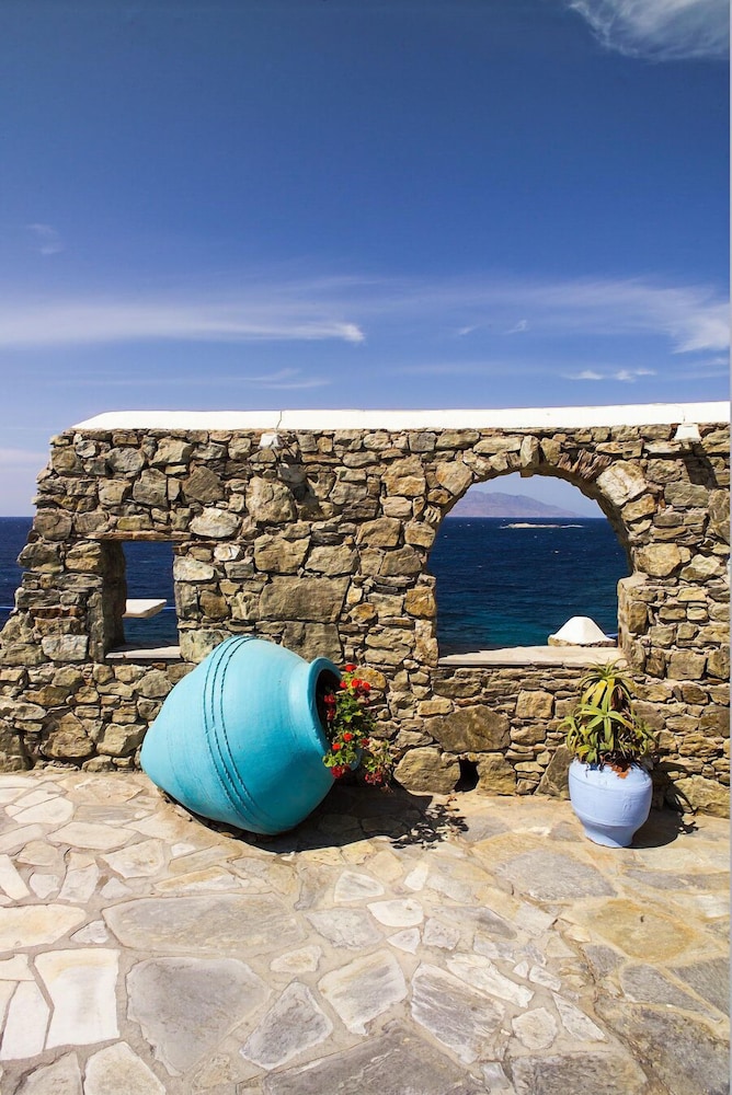 Cavo Delos