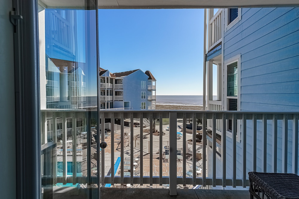 Seascape 1215 Studio Bedroom Condo by RedAwning